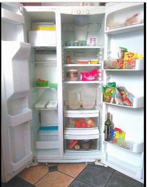 Remato amplio Refrigerador 2 puertas GE hielo y agua helada