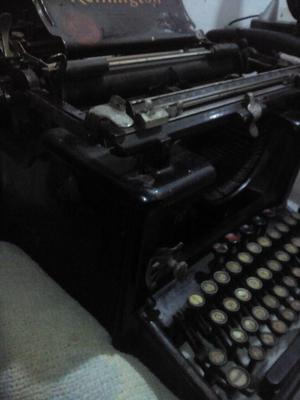 Vendo maquina de escribir bastante antigua REMIGTON