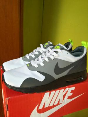 NIKE AIR MAX TAVAS TALLA 42