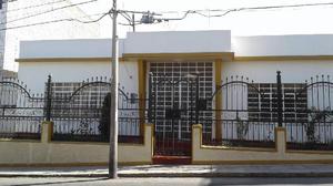 HERMOSA CASA CON JARDINES PARA COLEGIO, INSTITUTO,