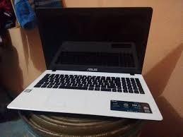 Laptop Asus Blanca Tiene Poco Uso En Buenas Condiciones 1 Tb