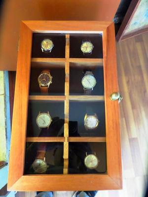 cajas de madera listas para poner coleccion de relojes