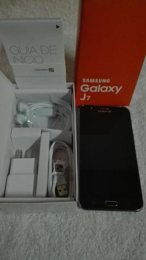 Samsung Galaxy J7 en Caja