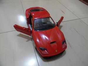 Auto a escala 1/18 Ferrari marca Burago. Precio: 90 soles