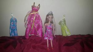 Barbie Original con Sus 3 Vestidos