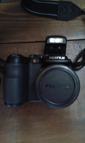 Cámara Digital Semiprofesional Fujifilm 10.0 Megapixels12x