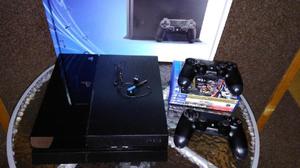 Combo PlayStation 4 Modelo: CUH1011A 2 Controles DualShock