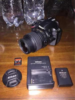 Vendo Cámara Nikon D3200, 'memoria 8gb, Cargador Original