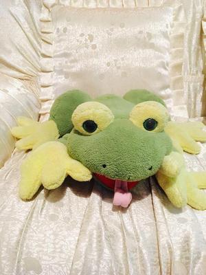 Rana de Hoppy Frogg Peluche anti alérgico. PRECIO:20 SOLES