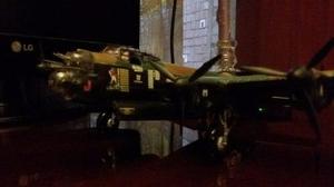 Avión A Escala Bombardero Pesado Avro Lancaster Armado