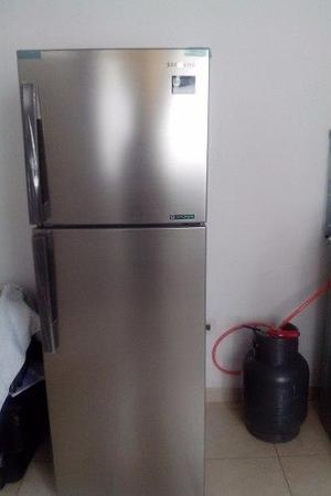Combo. Refrigeradora Samsung De 250 Lt No Frost Lavadora Aut