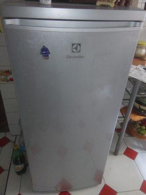 Vendo Refrigeradora Electrolux 210 Litros Por Viaje Con Su B
