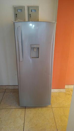 Refrigeradora Autofrost Indurama 250lts