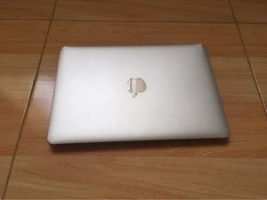 Macbook Air 13 (detalle)+regalo