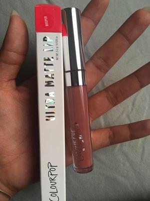 COLOURPOP Ultra Matte Lipstick en tono: BEEPER