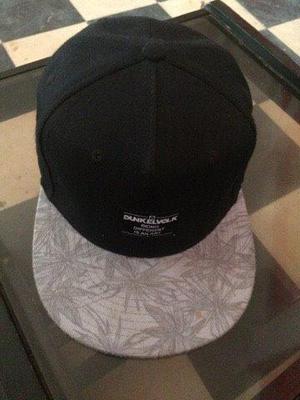 SE VENDE GORRA DVK