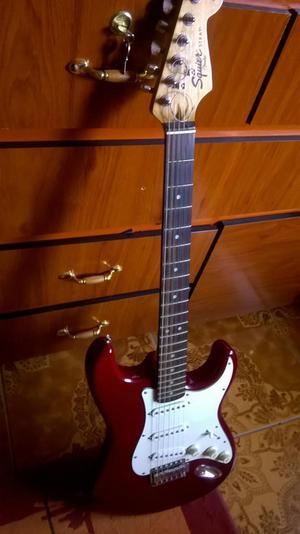 Guitarra Electrifender Squier Stratocaster