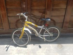 Bicicleta para niño amarilla con gris.