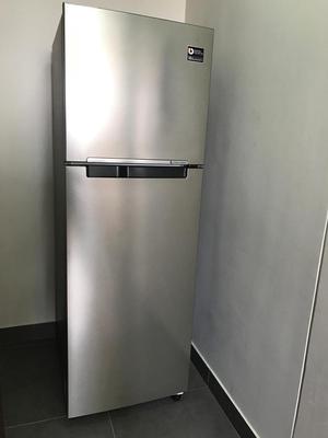 Refrigeradora Samsung plateada