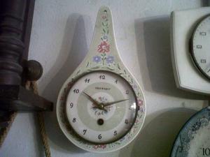 Antiguo Reloj De Porcelana A Cueda Funcionando