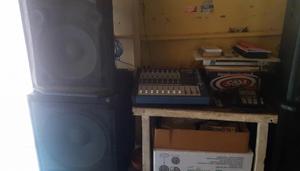 Venta de Parlantes, Consola de Mini DJ audio mixer y Teclado