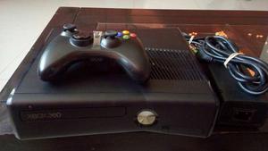 Xbox 360 Slim De 4gb Como Nuevo Con Un Mando Y Accesorios