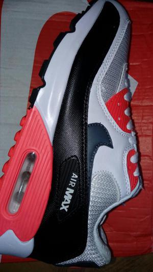 Nike Air Max S/.320 Soles