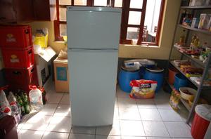 Refrigeradora Marca Electrolux 240 litros Hirahoka.
