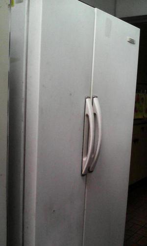 Vendo Refrigeradora - Congeladora de 2 P