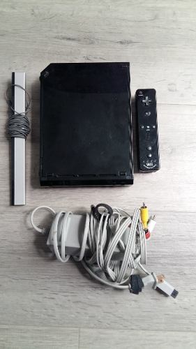 Consola Wii Black Edition+1 Mando+2 Juegos