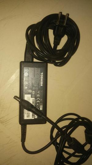 Vendo Cargador para Laptop Toshiba