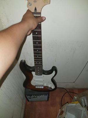 Guitarra Fender Squier con Amplificador
