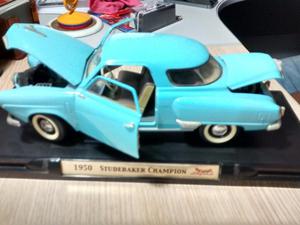 Auto de Coleccion Studebaker Champion