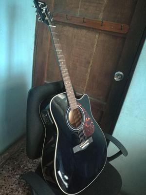 Guitarra Yamaha FX370c con afinador.