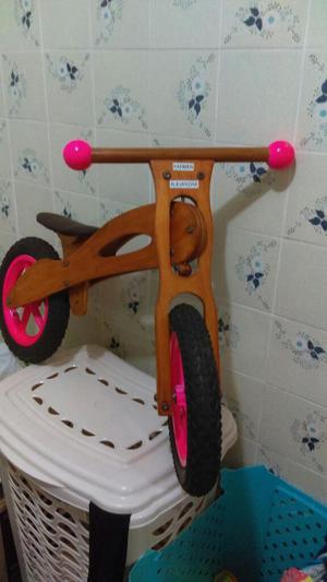 Bicicleta de madera niña