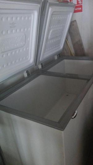 Vendo Congeladora de 2 Puertas.. .