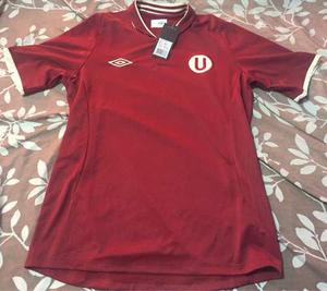 Camiseta Universitario . Talla M