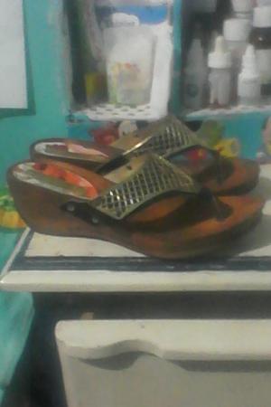 Sandalias con Detalle