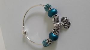 Pulsera con dijes