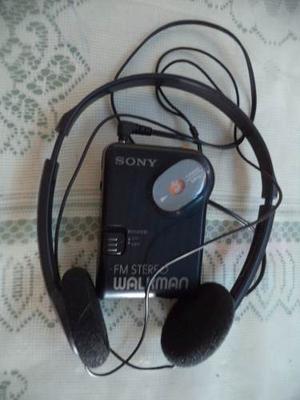 Radio Sony Walkman Antiguo Semi Nuevo Con Audífonos.