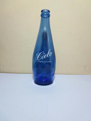 Botella Antigua Del Agua Cielo Azul Cole