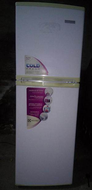 Refrigeradora Electrolux ERT45G2HPI Blanco