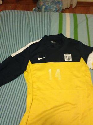 compro esta polera talla S o M