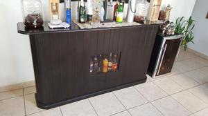 Bar de pura madera con tre niveles interior
