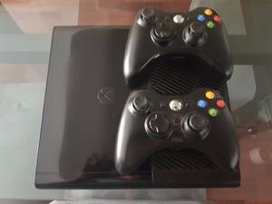 Remato Xbox 360 E 250 Gb + 2 Mandos Inalámbricos + 7 Juegos