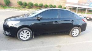 Toyota Yaris Negro Elegante