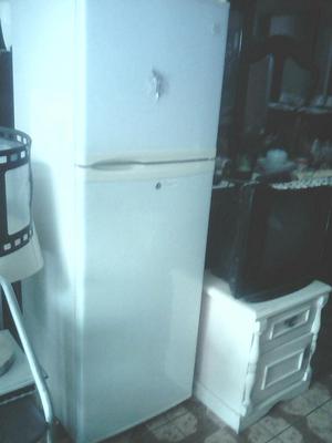 Refrigeradora de 2 Puertas No Frost