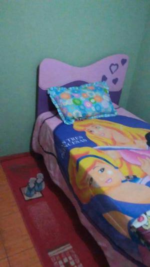 Vendo Cama de Plza Y Mediade Color Rosad