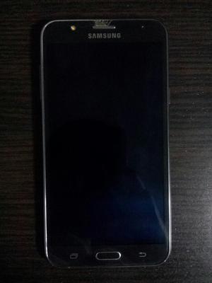 Samsung Galaxy J7 con Detalle