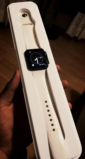 Apple Watch 38Mm con Caja Y Accesorios